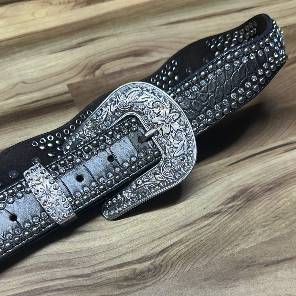 Women’s Nocona rhinestone belt